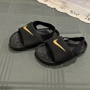 Nike toddler slides size 7c